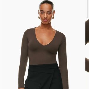 Aritzia Babaton Contour V-Neck Longsleeve